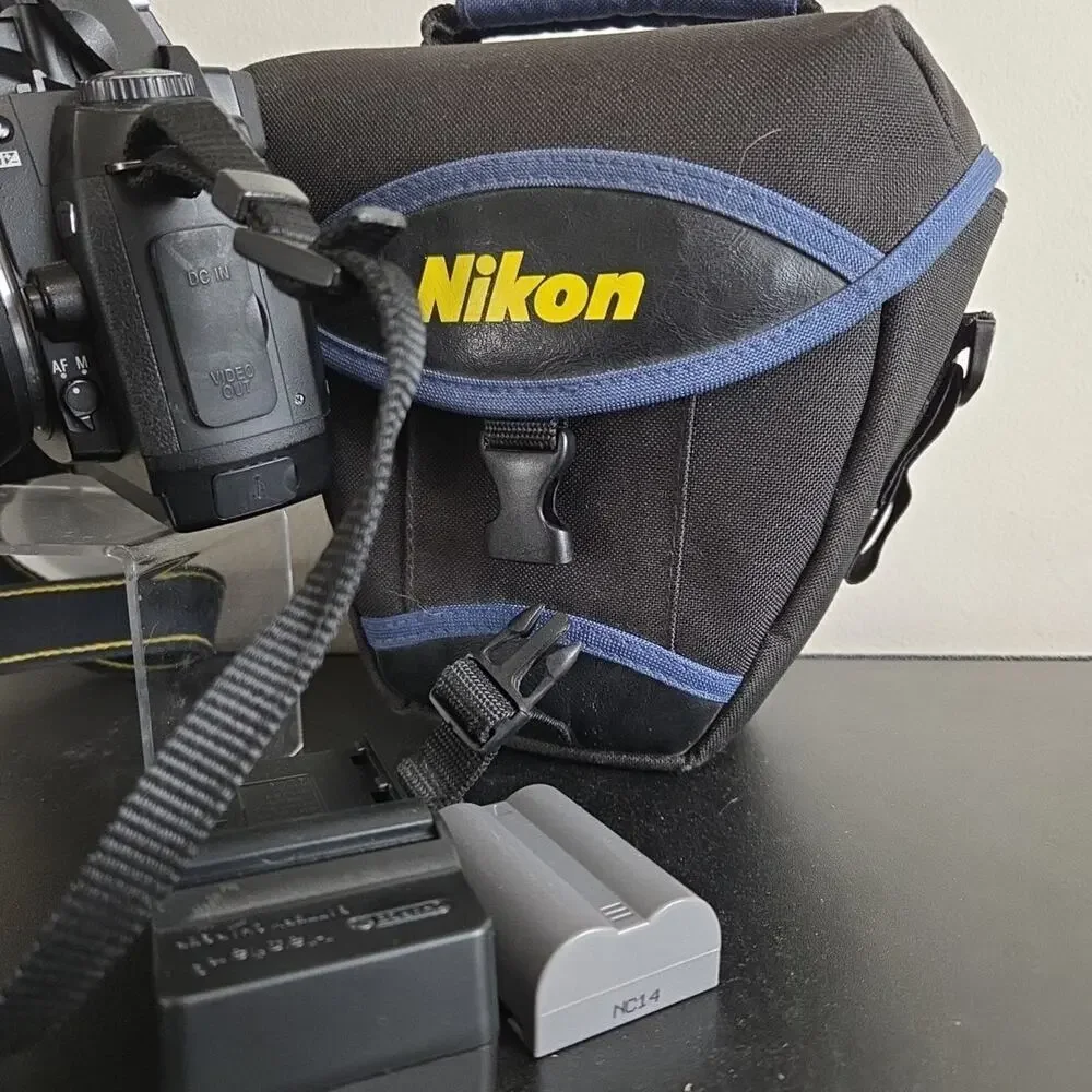 Nikon D70 6.1MP Digital DSLR Camera w/ Tamron 18-270mm F3.5-6.3 Di II B003 Lens